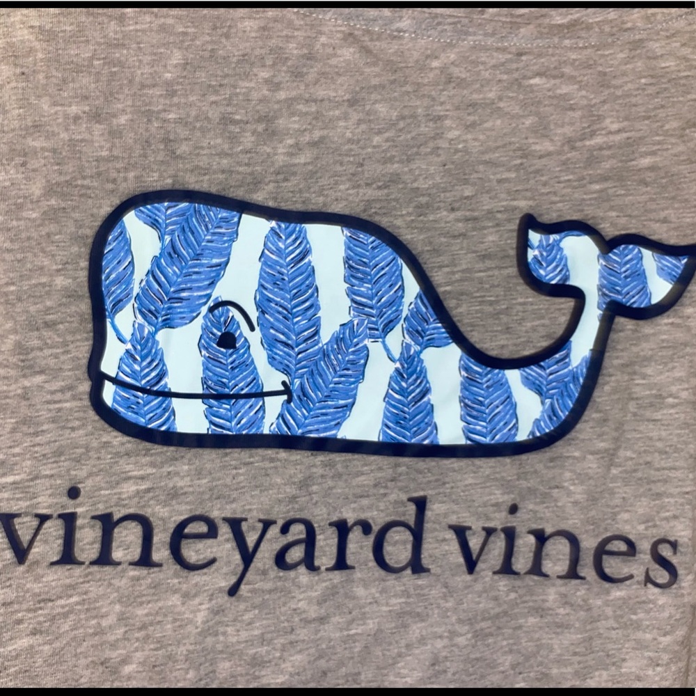 Vineyard Vines T Shirt Size S